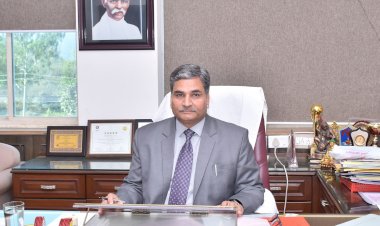 अध्यापक से गुरुत्व का सफ़र