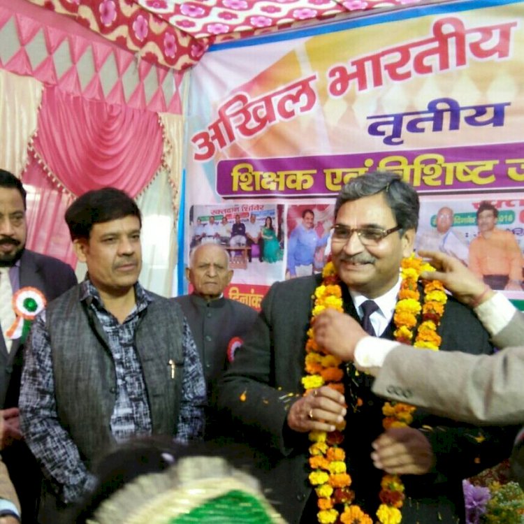 Awarded Rastriya Gaurav at Delhi Regards