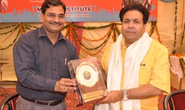 Awarded with Sh. Rajeev Shukla, MP of Rajya Sabha & Chairman of Indian Premier League