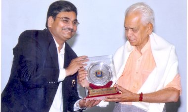 Awarded with  Sh. Dr. Salem Nanjundaiah Subba Rao,  Indian social worker, founded the National Youth Project