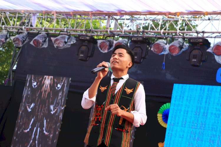 Orientation Program 2022 and Freshers Party (Aagaaz - 2k22) and Live Concert at Mewar University.