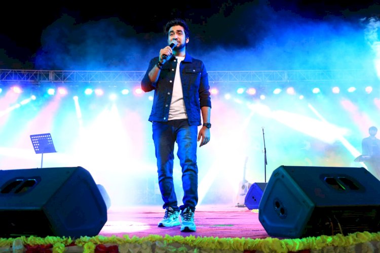 Orientation Program 2022 and Freshers Party (Aagaaz - 2k22) and Live Concert at Mewar University.