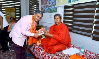 Meeting with Yog Rishi Swami Karmveer Ji.