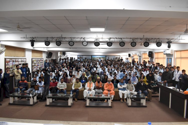 उच्च शिक्षा से जुड़ बन रहा जम्मू कश्मीर के युवाओ का भविष्य